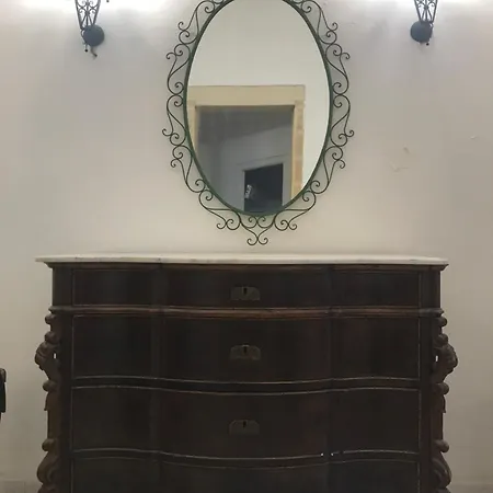 بيت ضيافة Il Cortile Di San Lazzaro ليتشي